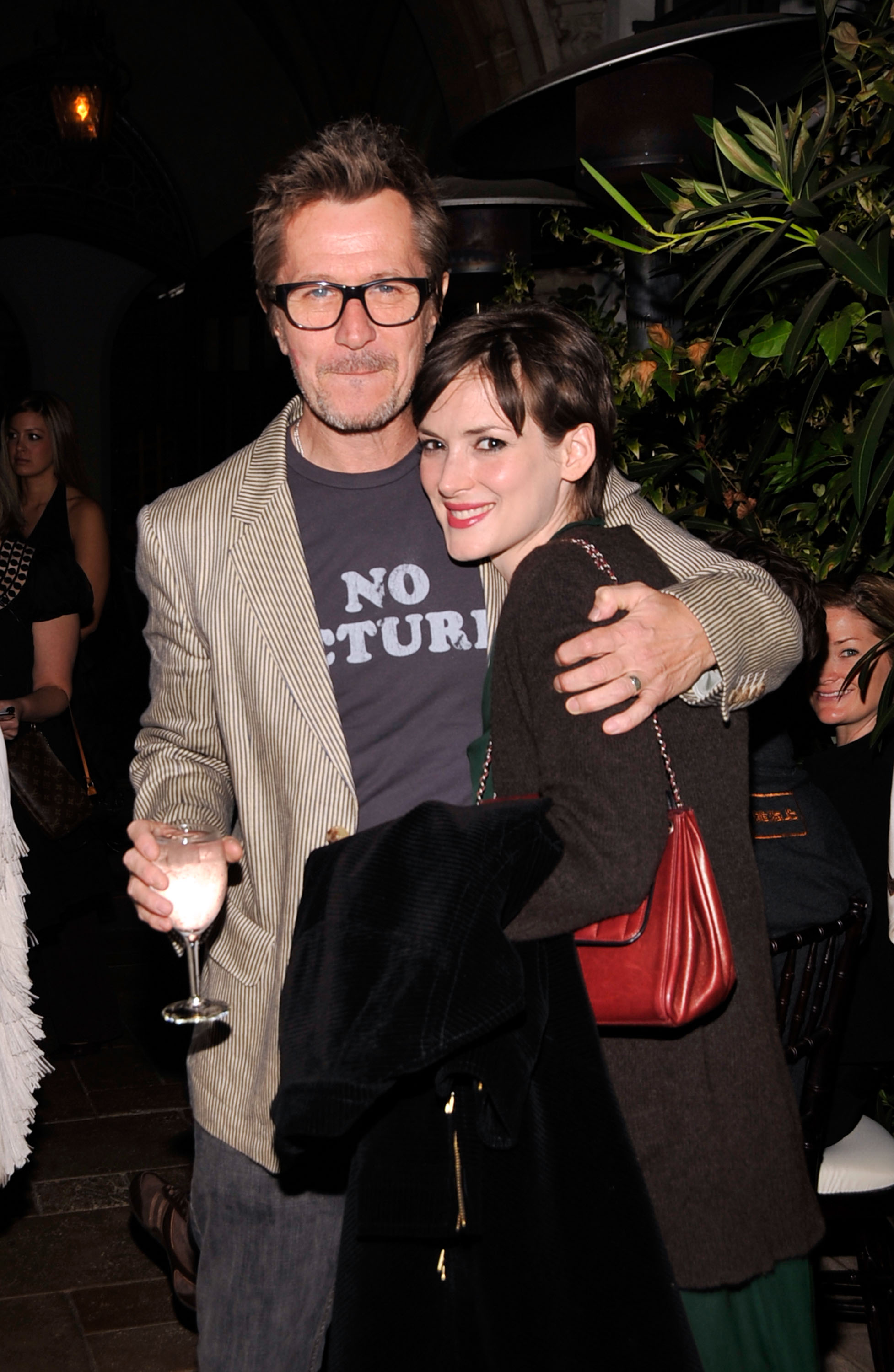 hq001.jpg hq001.jpg