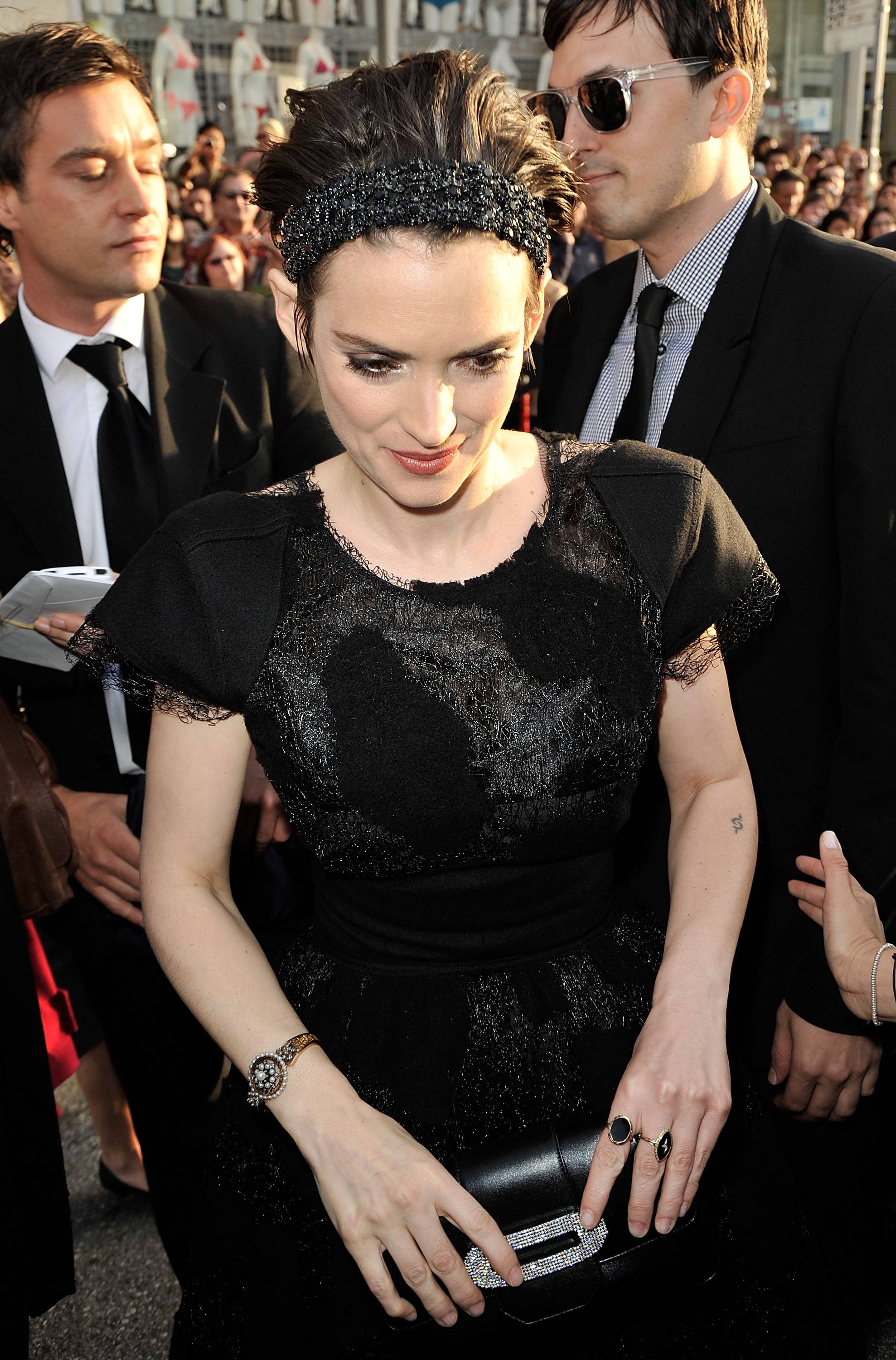 HQ
HQ