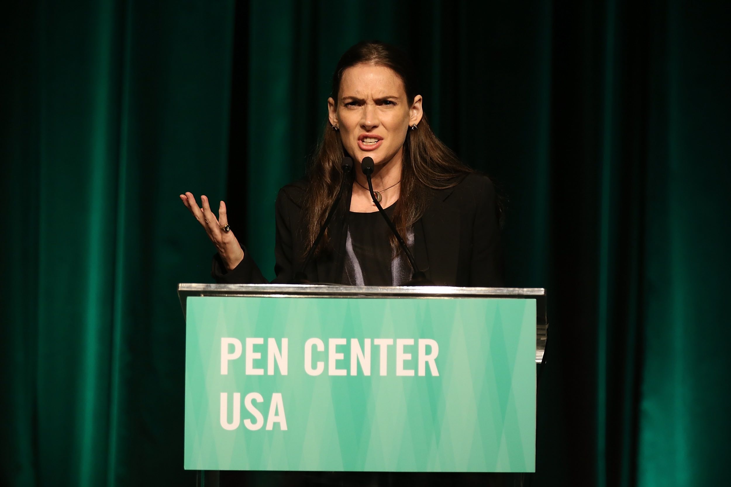 WF-PenCenterIsabelAllende_072.jpg